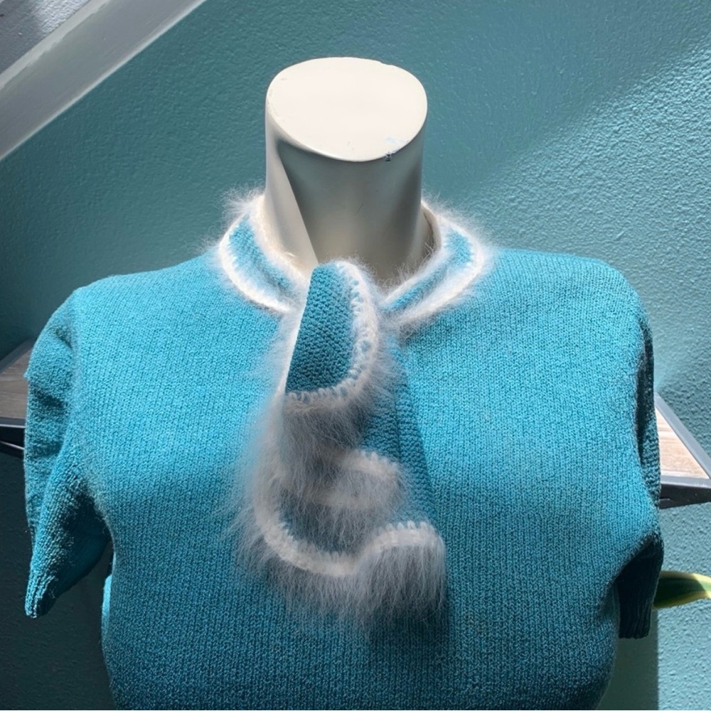 Vintage Short-Sleeve Sweater with White angora Trim